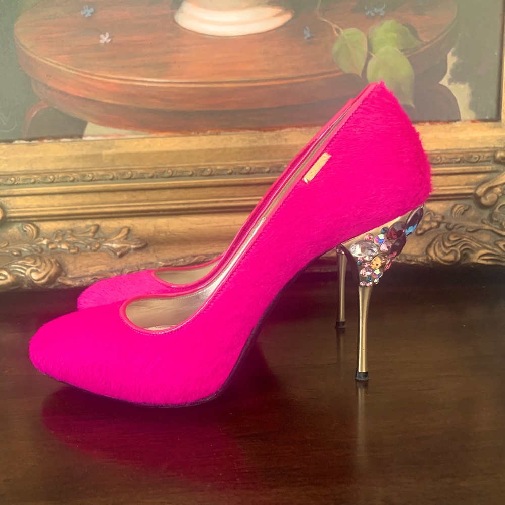 Designer pumps